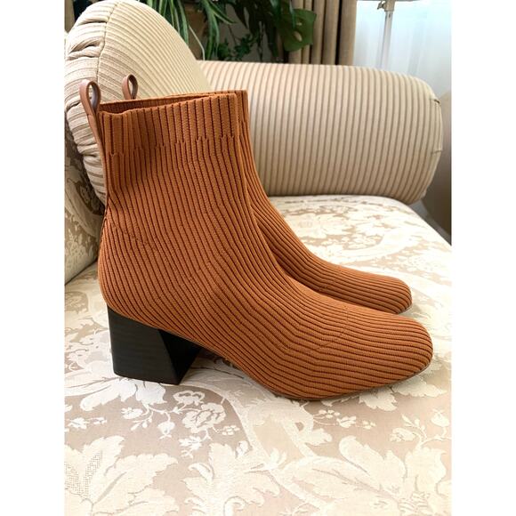 NEW Steve Madden Dimmer Knit Sock Boots in Tan - Picture 3 of 9